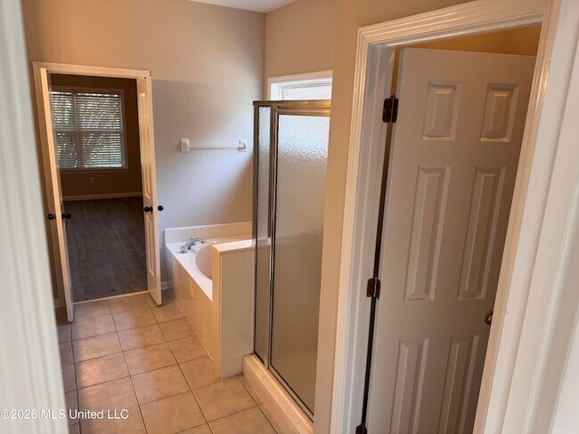 Building Photo - 3803 Lake Village Cove