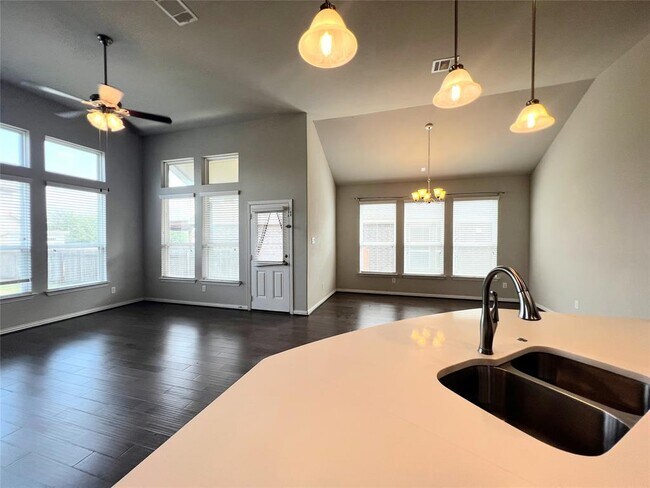 Building Photo - 613 Palmilla St