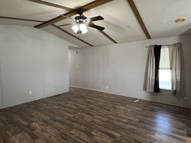 Building Photo - 3-Bed, 2-Bath Mobile Home in Agra