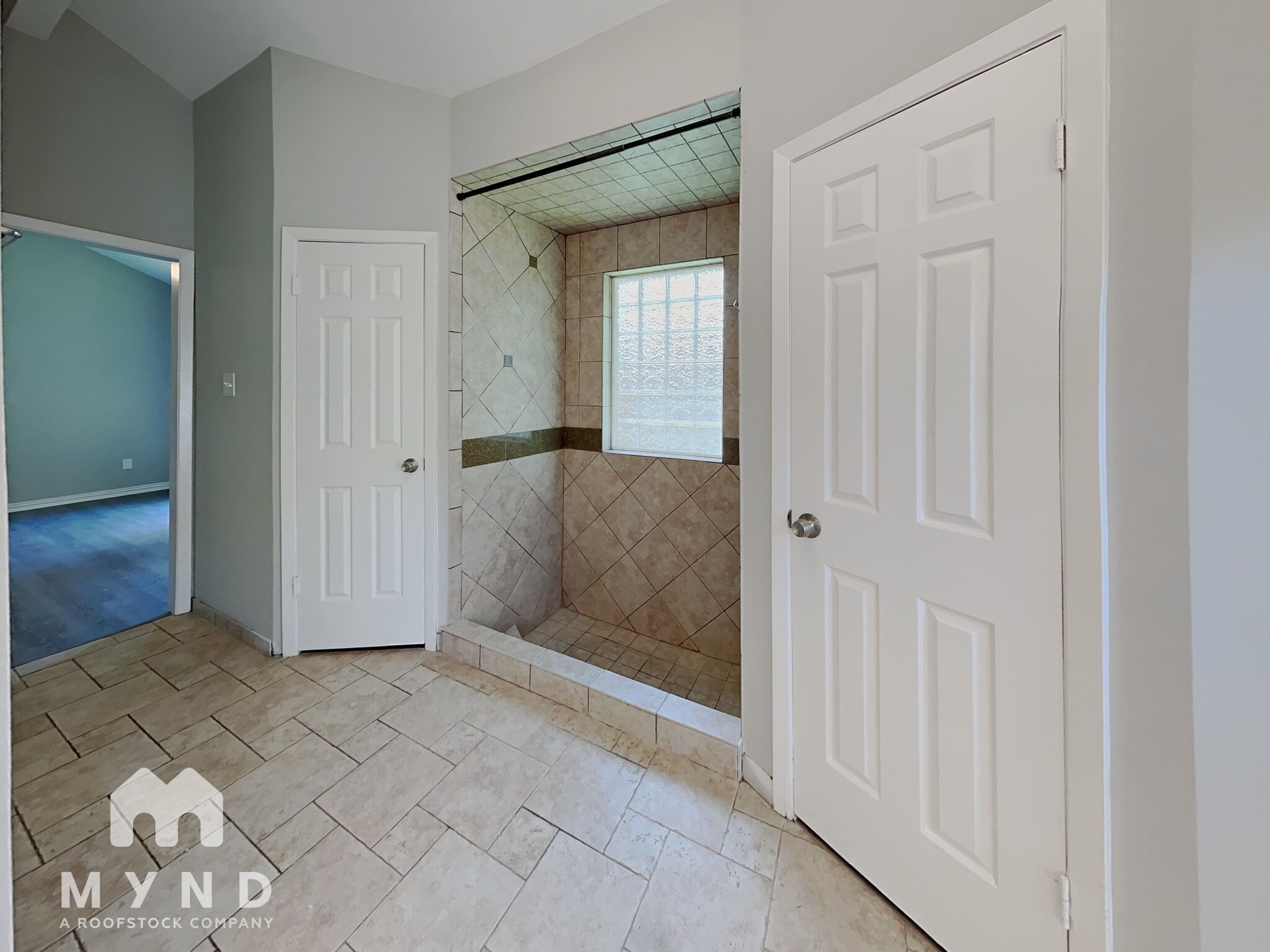 Building Photo - 10631 Plum Lake Dr