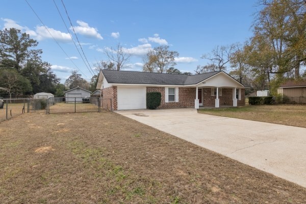 Building Photo - 407 Holly Ln