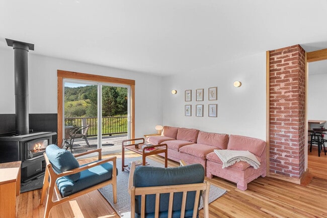 Building Photo - 2697 Chambers Hollow Rd