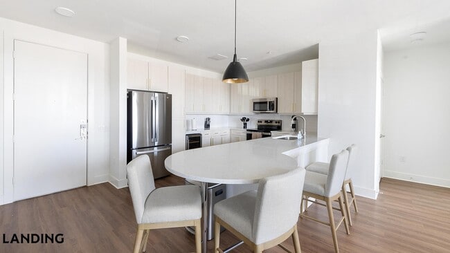 Building Photo - 108 N US Hwy 377