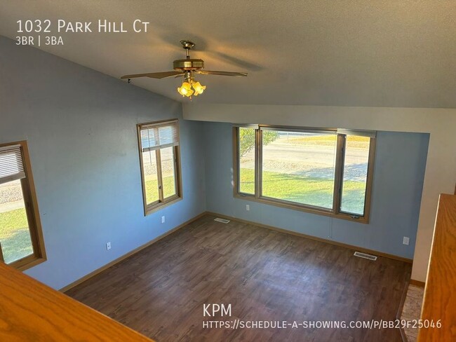 Building Photo - 3 BED | 2.5 BATH | DOUBLE GARAGE | TRI-LEV...