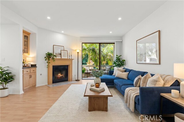 Primary Photo - 4430 Noble Ave