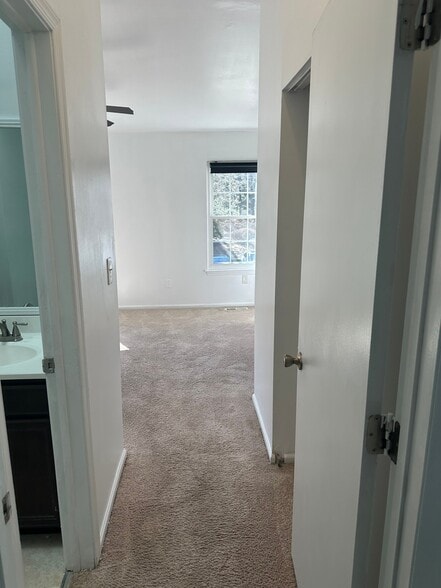 Building Photo - 6913 Woodstream Ln