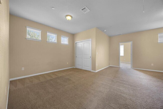 Building Photo - 2880 Donnell Dr
