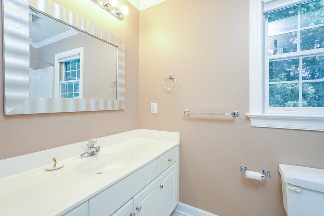 Building Photo - 213 Worthland Ct