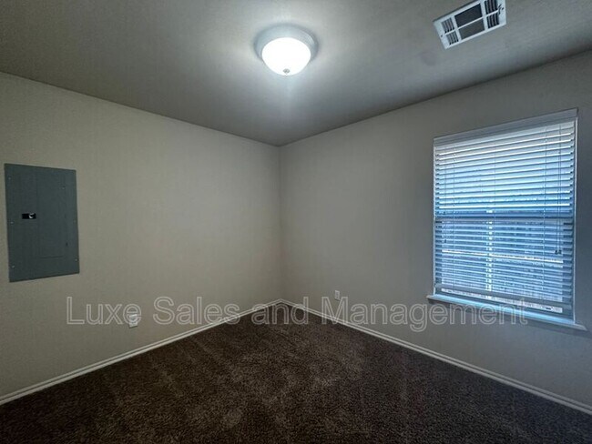 Building Photo - 785 SW 13th St