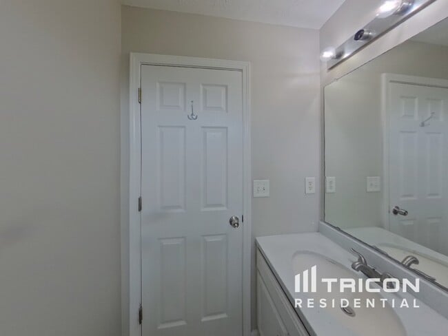Building Photo - 5544 Frontier Ct