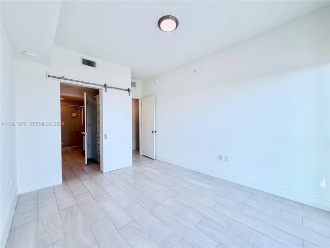 Building Photo - 2000 Metropica Wy