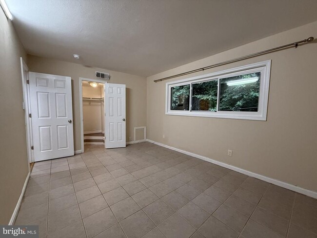 Building Photo - 4937 Americana Dr