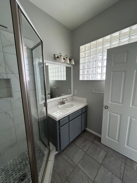 Master bathroom - 3222 Morningside Dr