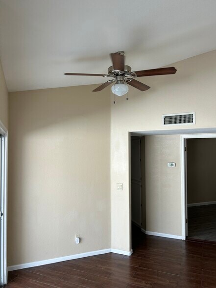 Building Photo - 15822 N 5th Ave