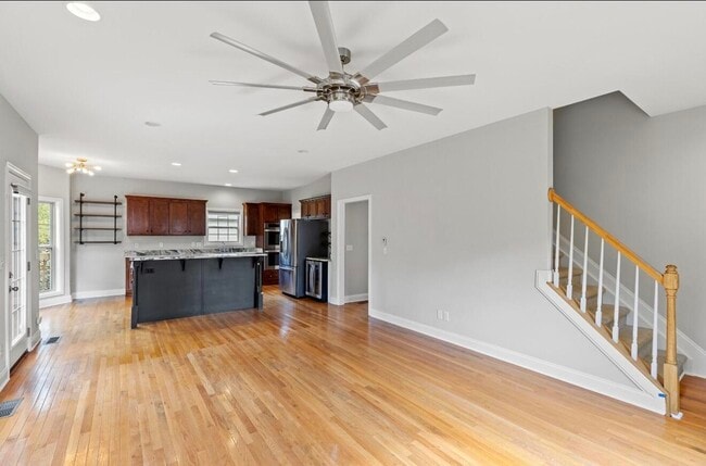 Building Photo - 2505 Eastway Dr