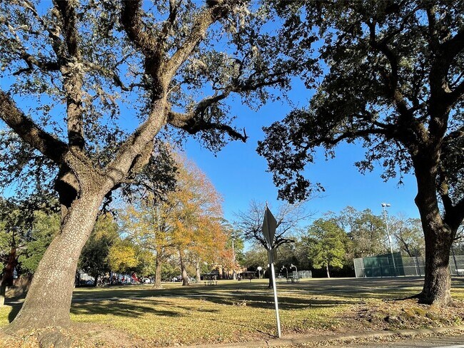 Building Photo - 2727 Houston Ave