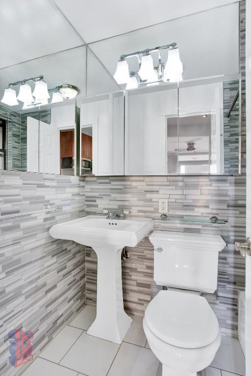 Building Photo - 380 E 10th St