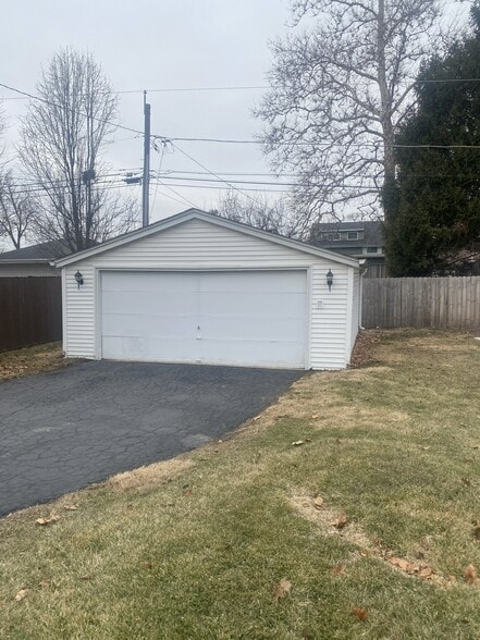 2 Car Garage - 712 S Swain Ave