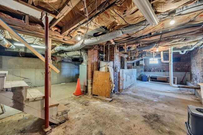 Building Photo - 156 Greens Lake Rd