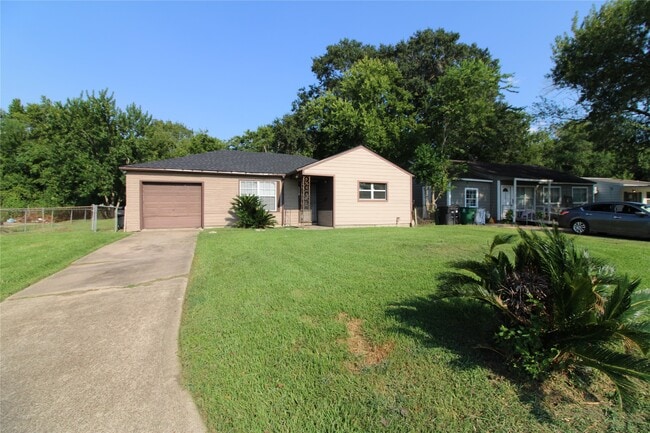 Building Photo - 10601 Murr Way