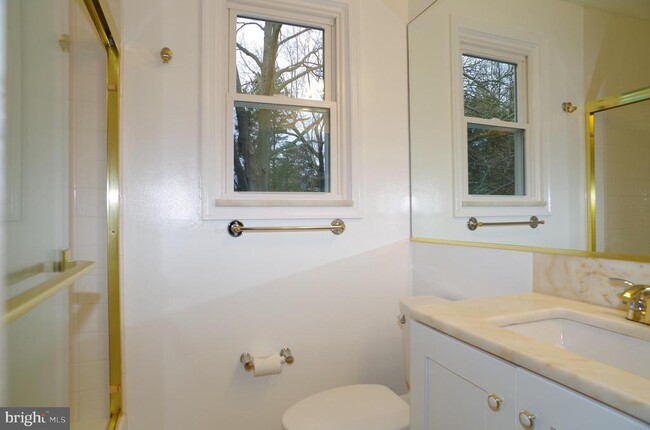 Building Photo - 6956 Westhampton Dr
