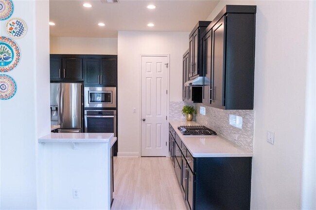Building Photo - 6701 Serlio Dr