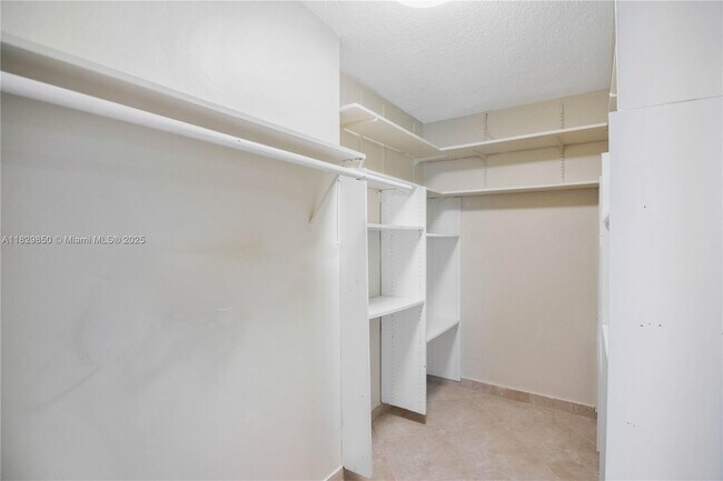 Building Photo - 16740 NE 9th Ave