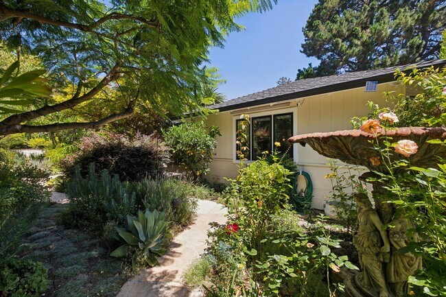 Building Photo - Beautiful Ranch Home with Bonus Room & Detached ADU | Minutes to Downtown