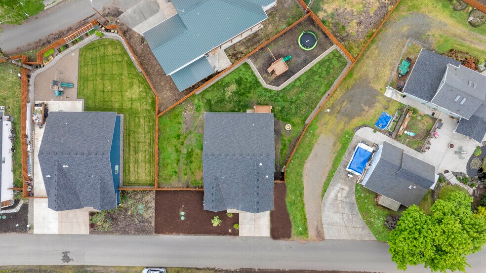 Building Photo - 5175 Parkway Dr NE