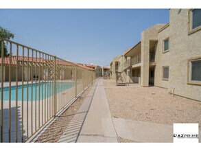 Building Photo - Modern Comfort &amp; Prime Location in Mes...
