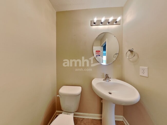 Building Photo - 760 Harvest Ridge Dr