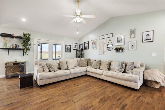 Building Photo - 76 Waterford Way