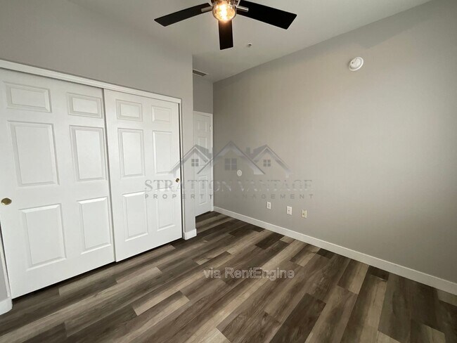 Building Photo - 1445 E Broadway Rd