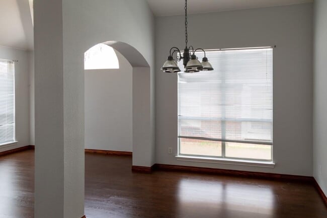 Building Photo - 1524 Jessica Ln