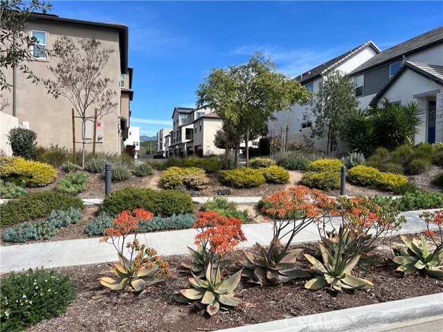 Building Photo - 144 Sash