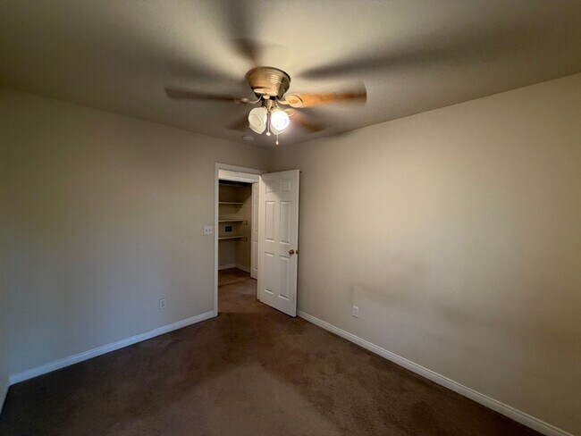 Building Photo - Take a look at this Gorgeous NW Bakersfield Home