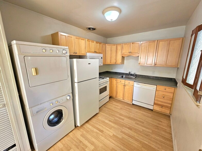 Unit 755 Kitchen - 755 19th St