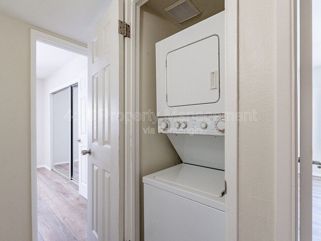 Building Photo - 1266 N 85th Pl