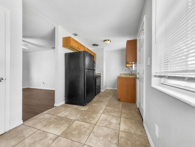 Building Photo - Beautiful Renovated Single Family |  3 BR/1BA | 1-Car Covered Parking | Gated backyard