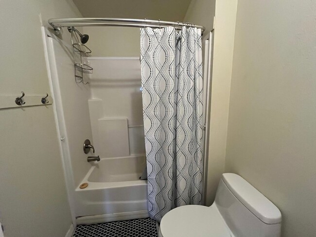 Building Photo - Spacious Furnished 3 Bedroom, 2 Bath Triple-Wide Manufactured Home – South of Live Oak, FL