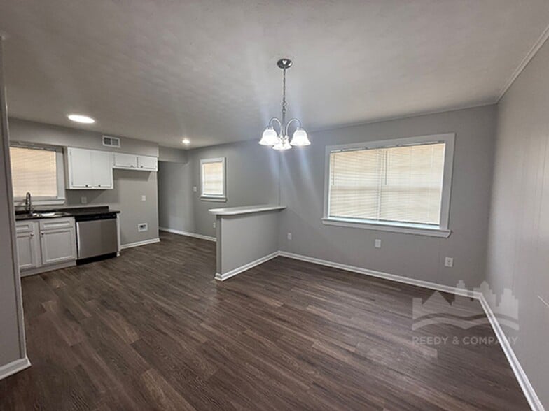 Building Photo - 2759 Southmeade Ave