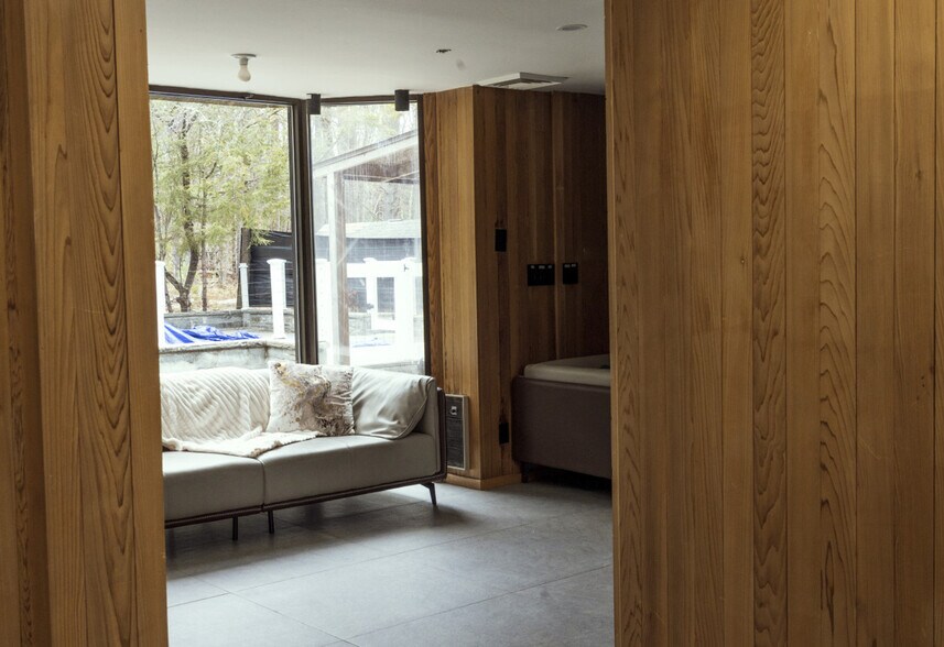 Building Photo - 1080 NY-52