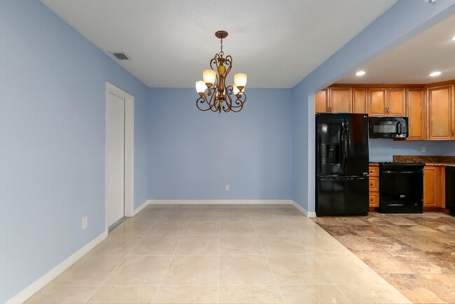 Building Photo - 4166 Gator Trace Villas Cir