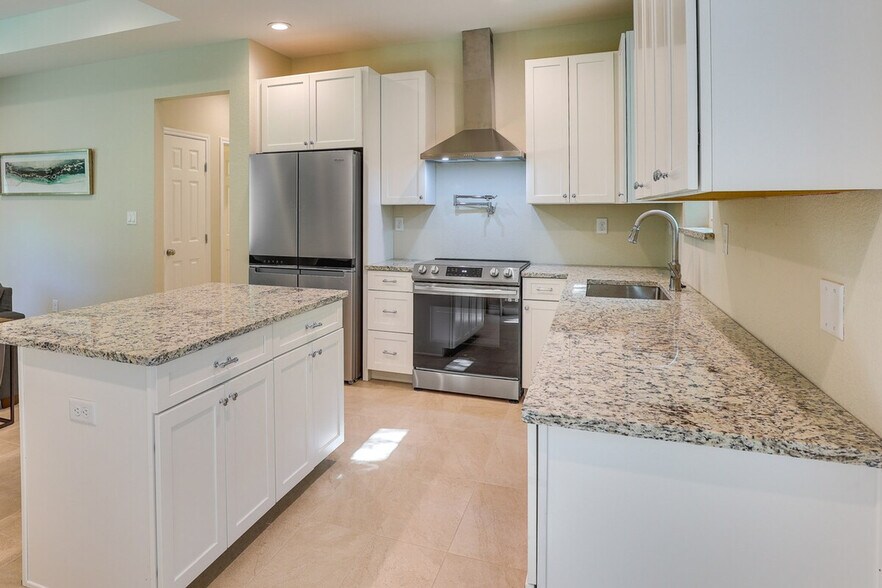 Building Photo - 11931 Lakeview Manor Dr