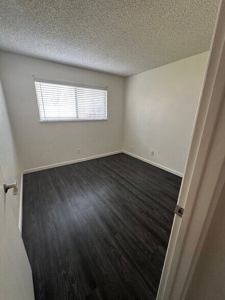 Building Photo - 9121 Nasreen Dr