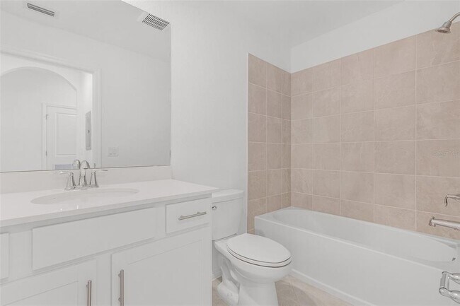 Building Photo - 14201 Heritage Landing Blvd