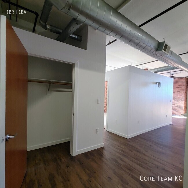 Building Photo - 204 Walnut St