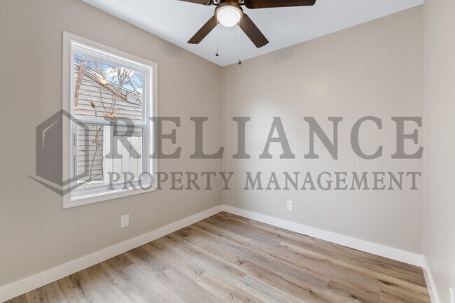 Building Photo - 1631 S Fern St