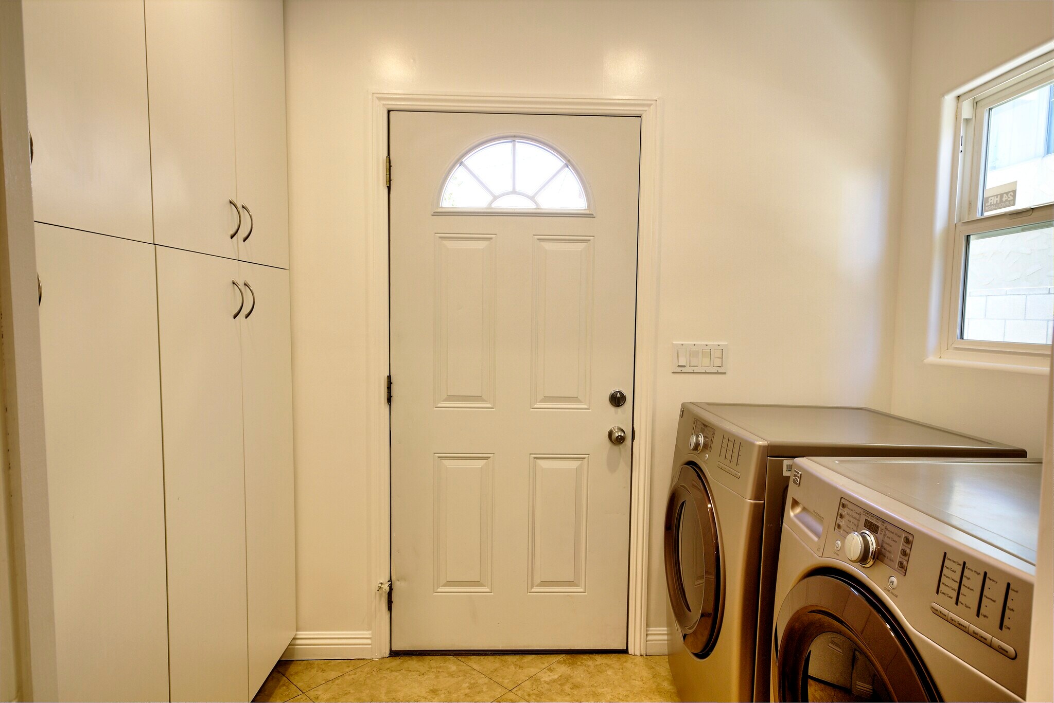 Building Photo - 1367 E Windsor Rd