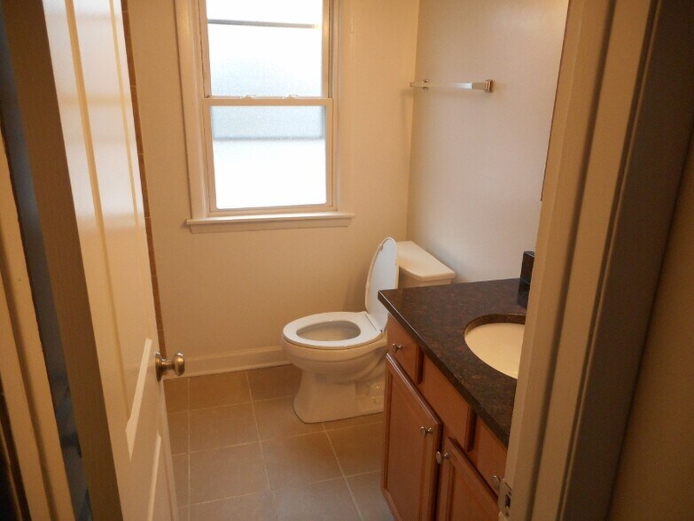 Building Photo - 240 N Smith St